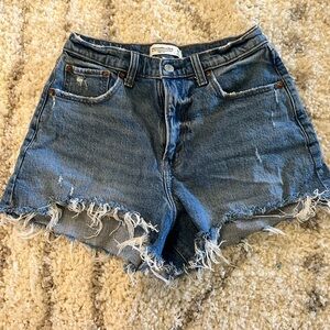 Abercrombie & Fitch The Mom Short High Rise Size 28